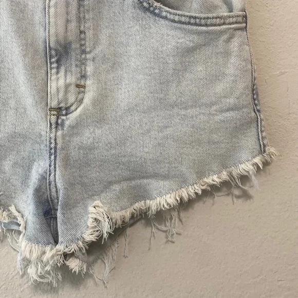 Lee Light Wash High Rise Cut Off Jean Shorts - Picture 7 of 12